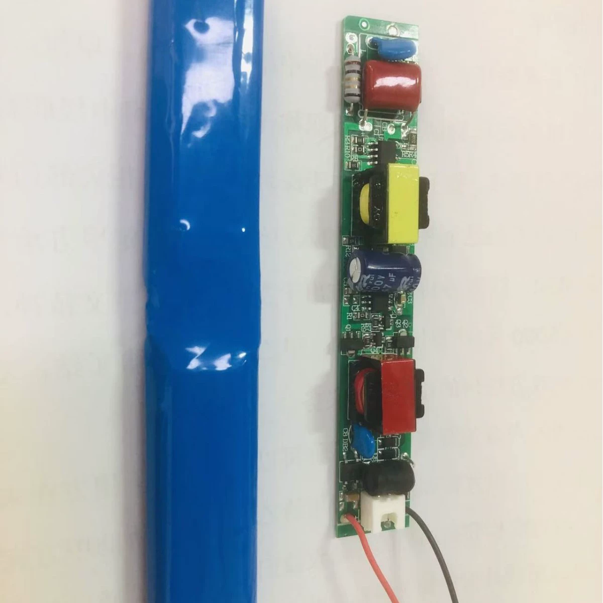 Заводское изготовление аварийного источника питания с высоким и низким коэффициентом мощности, время аварийного питания может быть настроено, аварийный источник питания для люминесцентных ламп с высоким коэффициентом мощности.