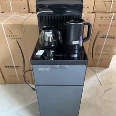 先科はお茶を飲みましょう。机の下にバケツを置いて、家庭用自動ウォーターサーバーを遠隔操作できます。