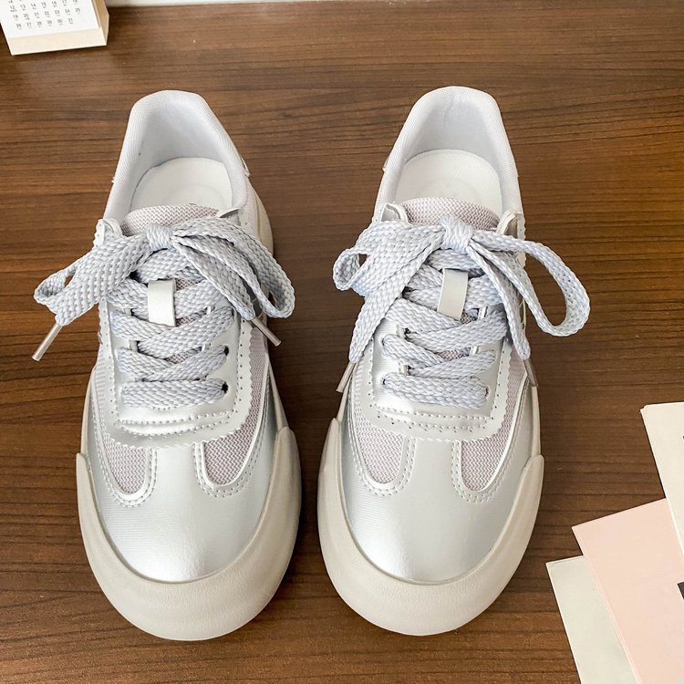 Zapatos de skate transpirables de verano para mujeres con cabeza redonda nuevos zapatos de nicho chic coreanos de malla baja, zapatos blancos con suela gruesa
