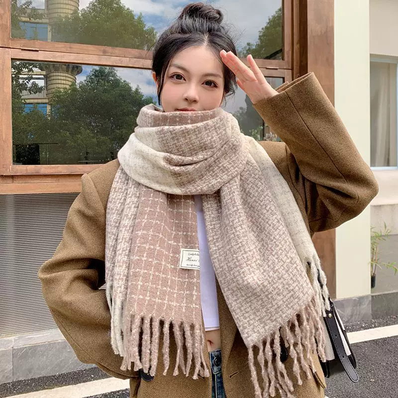 Atmospheric scarf, keep warm knitted demi-season cloak made of faux fur, Korean style