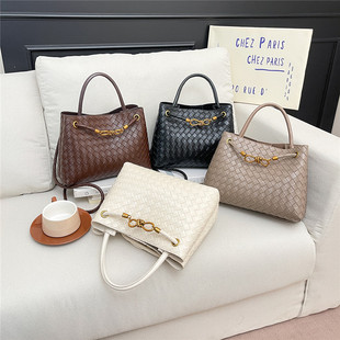 Trend elegant capacious one-shoulder bag, trend of season