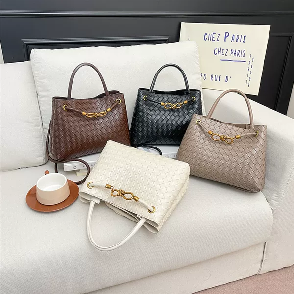 Trendy and Stylish Single-Shoulder Bag 2026 Niche Spring New Women's Bag Large Capacity Handbag Versatile Commuter Handbag
