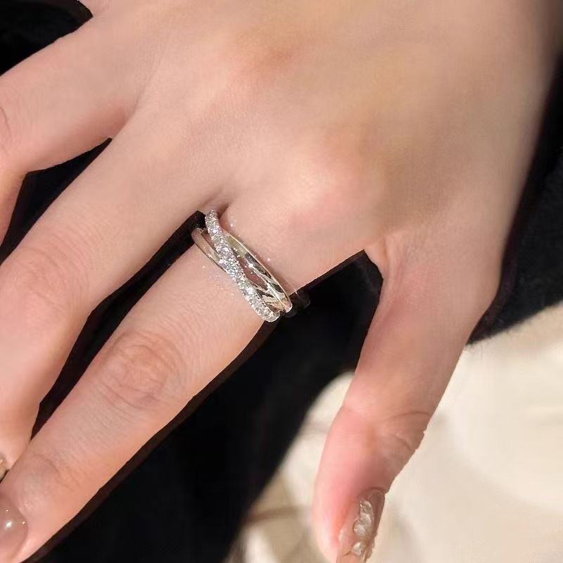 Dreireihiger Designer Ring Mit Funkelnden Mikro-einlagen_voghion.com