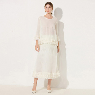 ���ﴩ��һ���׼�ɫľ��߅ѩ�����°���ȹ�nϵ�߼��Мp�g���bŮ