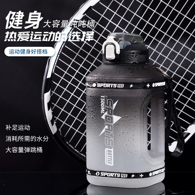 Summer Large Capacity Tumbler Water Bottle Straw Cup for Men and Women Portable Outdoor Fitness Sports Plastic Cup
