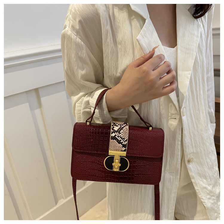 Korean casual fashion handbag 2024 new simple crocodile pattern single shoulder crossbody small square bag_voghion.com