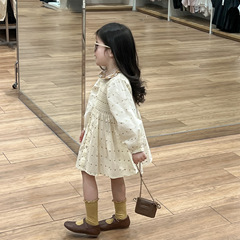 2024春裝女童甜美可愛滿印燙金愛心繡花娃娃領單排扣泡泡袖連衣裙