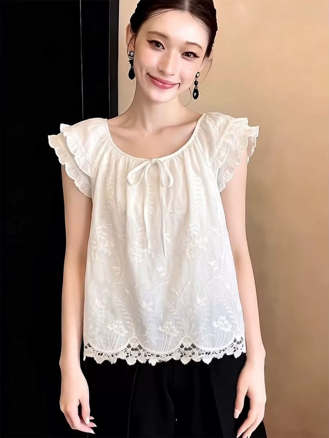 Áo sơ mi nữ tay phồng thêu hoa kiểu Nhật cổ tròn — trắng