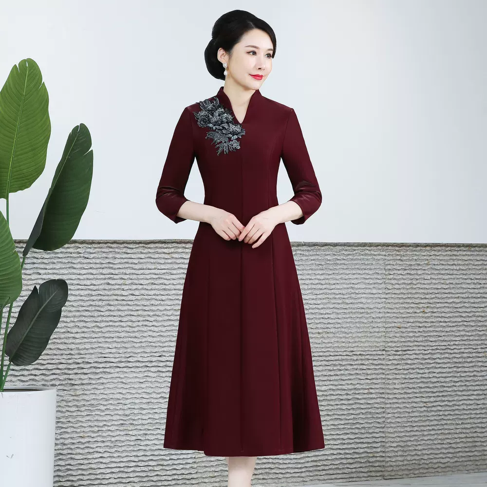 2022春季新款中老年女装结婚敬酒妈妈装复古改良版大摆时尚长款女