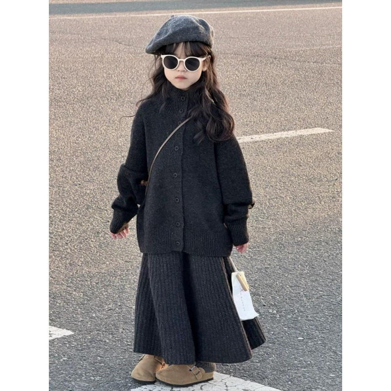 Корейская девушка осень-зима 2024 новый ретро черный серый трикотаж