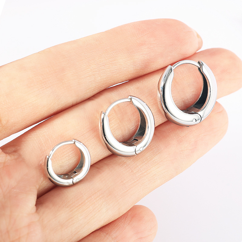 Silver pointed spike labret stud material detail