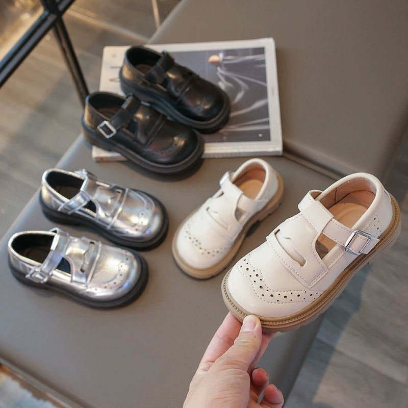 2025 новая корейская версия серебряной кожаной обуви для девочек