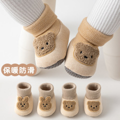 初の新入生の乳幼児の赤ちゃんの歩前の靴は秋冬に厚くて保温します。
