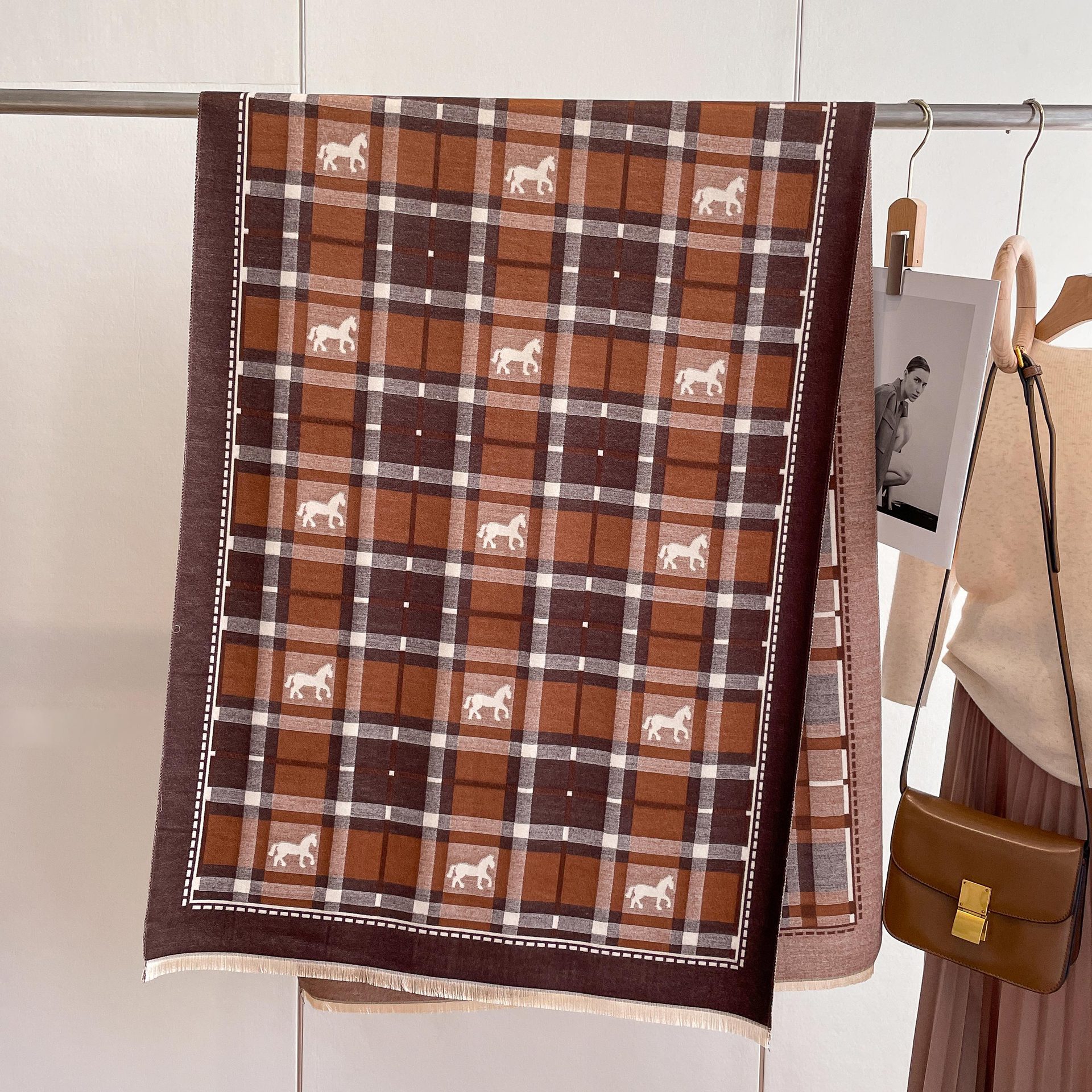 Estilo coreano pony moda estilo occidental Luz de lujo a cuadros de doble cara bufanda impresa de las mujeres otoño e invierno cálido chal engrosado bufanda