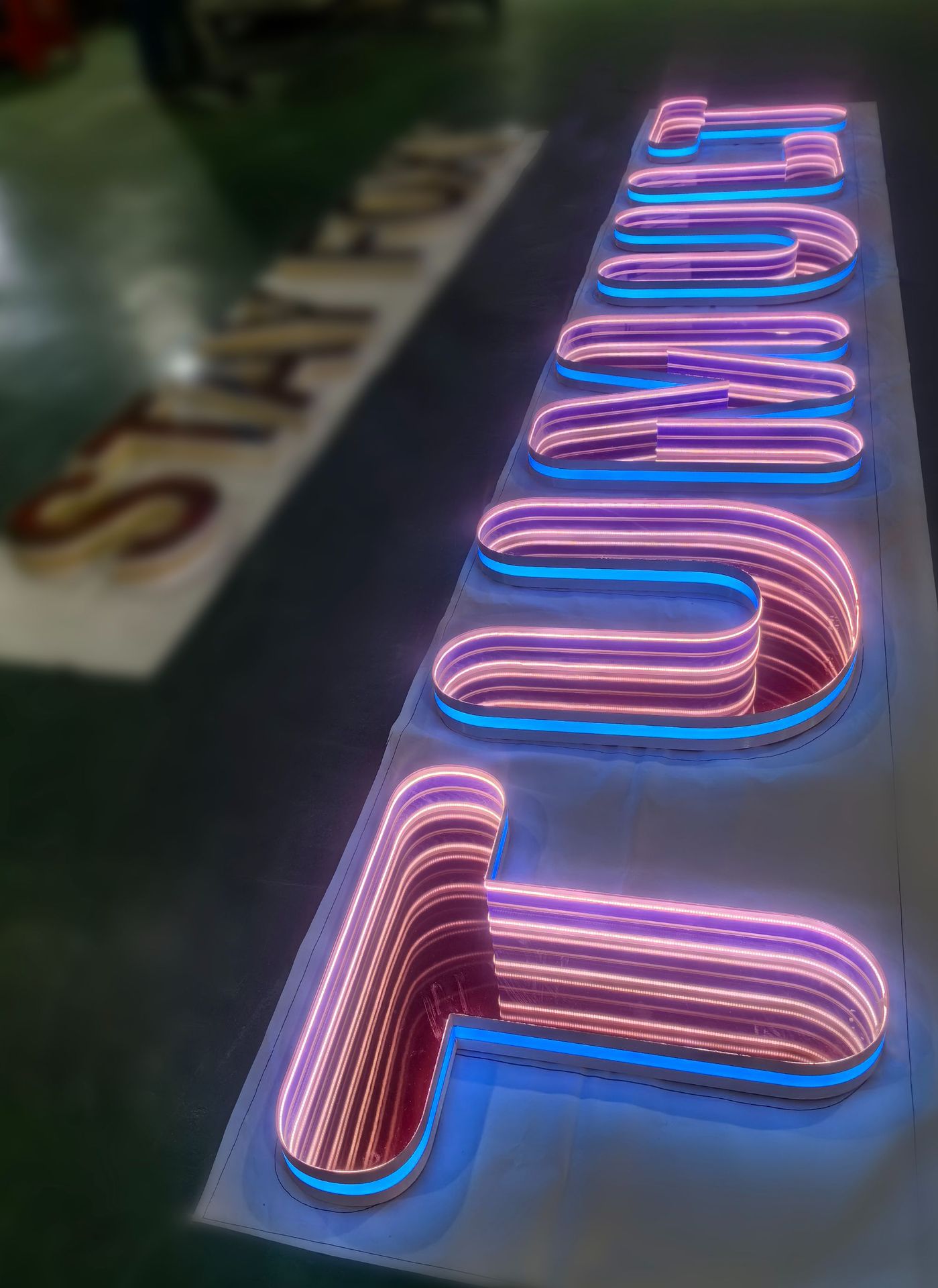 千层镜发光字、深渊字