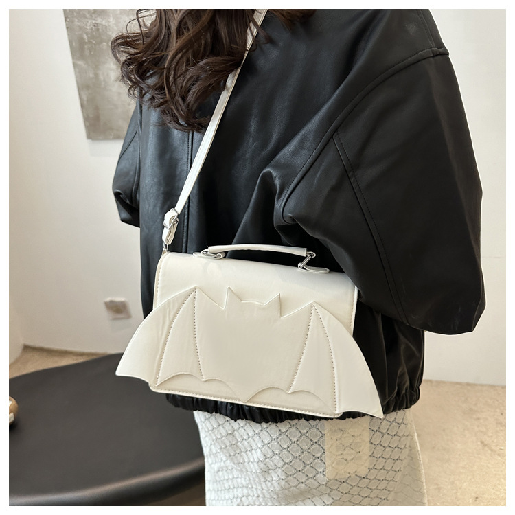 A new 2024 European and American Halloween single-shoulder bag for women, with a unique and funny bat style and a trendy crossbody bag undefined