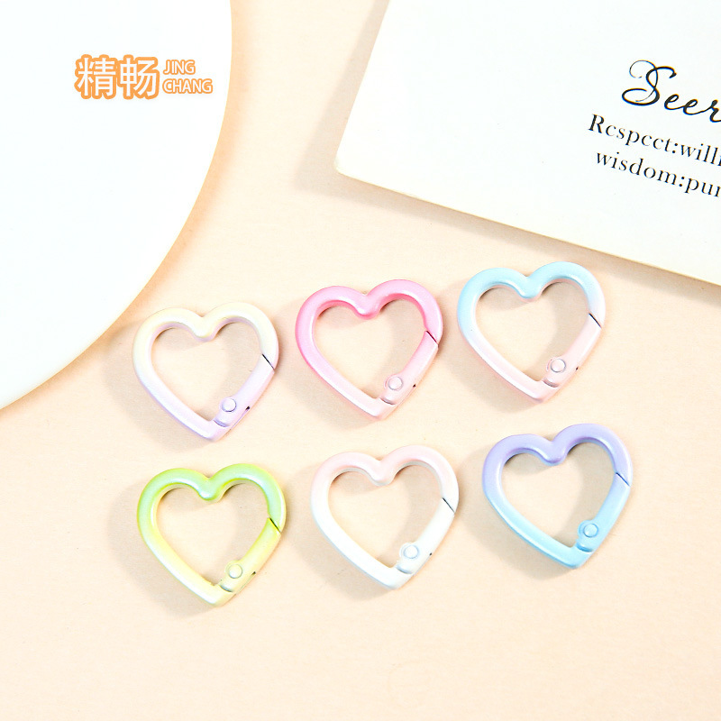New Gradient Heart Spring Buckle Keychain, Simple and Versatile Bag Accessory, DIY Accessory Materials Wholesale