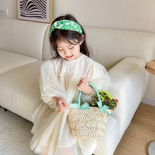 Korean style children's handbag girl's small fresh woven vegetable basket bag summer new girl's beach bag