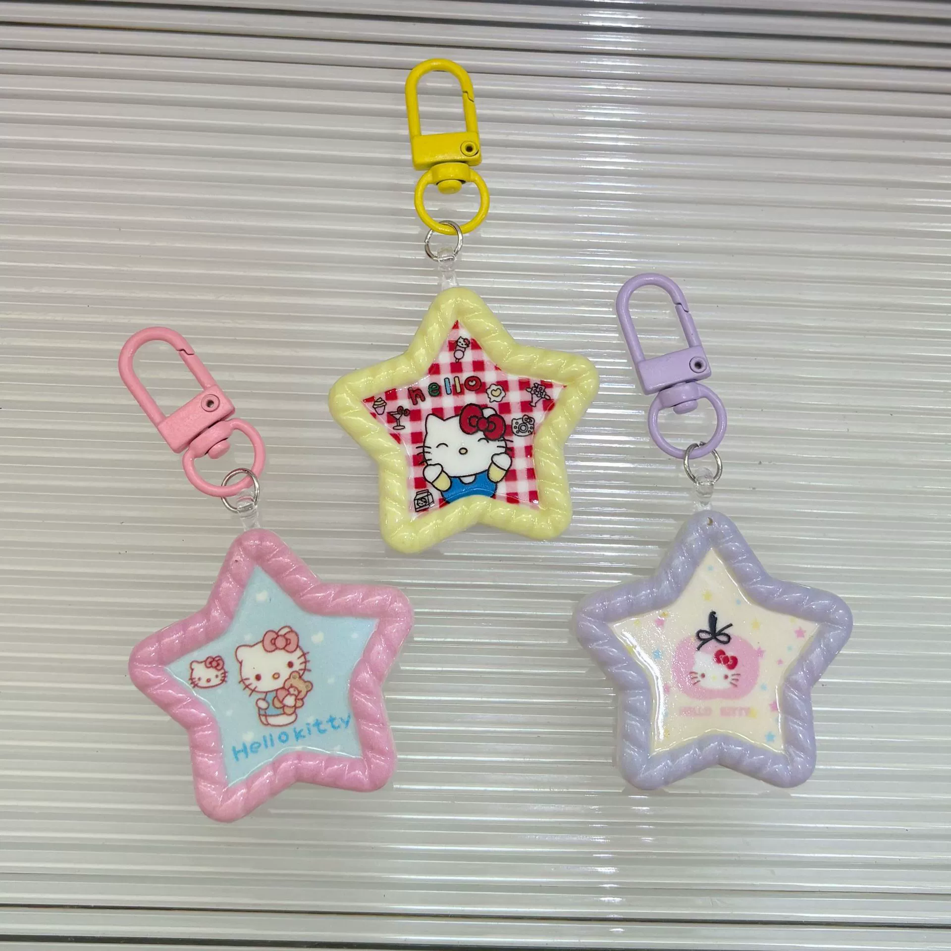 Подвеска для сумки Hello Kitty звезда, мультяшный брелок, разноцветные варианты (0,03 кг)
