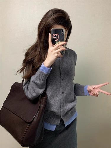 Grey False Two-Piece Knit Cardigan Jacket for Women, Autumn Korean Version, Relaxed Style Overcoat, Design-Sensitive Contrast Color Top
