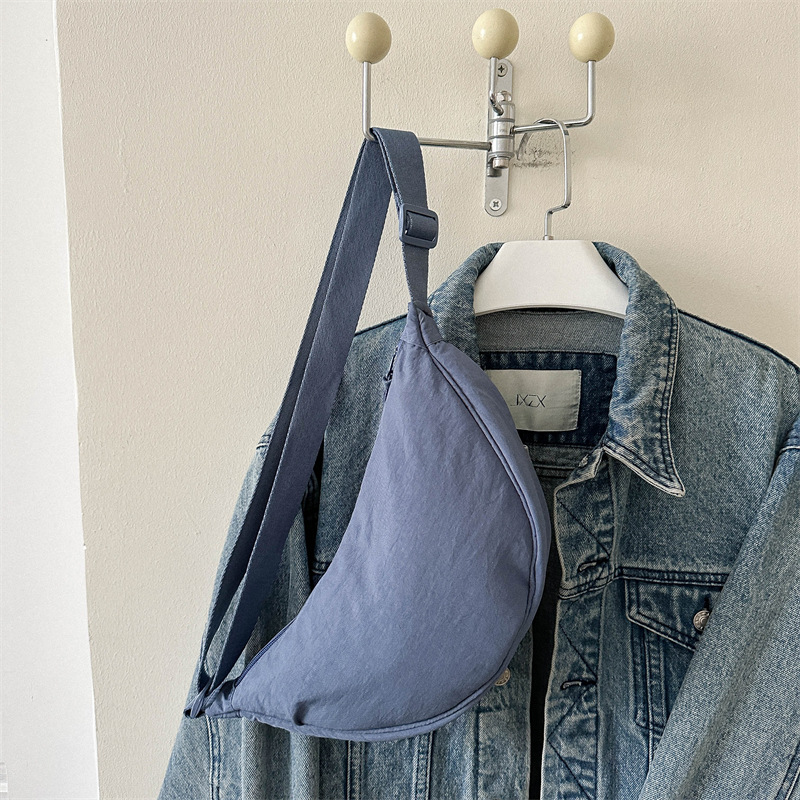 Nueva bola de masa femenina 2023 otoño marea bolsa de hombro simple moda nylon tela deportes mensajero bolsa