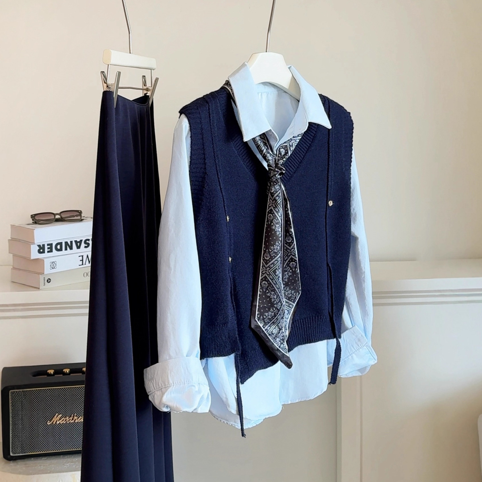 韩系开叉气质针织马甲背心2025秋新款显瘦减龄百搭长袖衬衣A6598