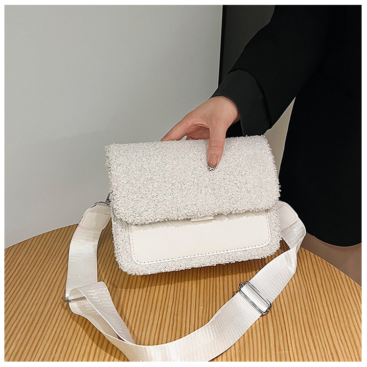 The 2024 new Korean-style trendy square lambskin patchwork single-shoulder crossbody bag is a fashionable and cute small square bag for girls undefined