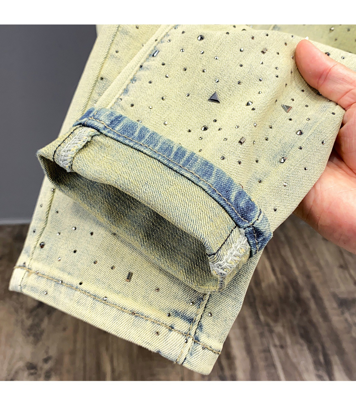 Jeans slim fit uomo in stile retro con strass ed elasticizzate_voghion.com