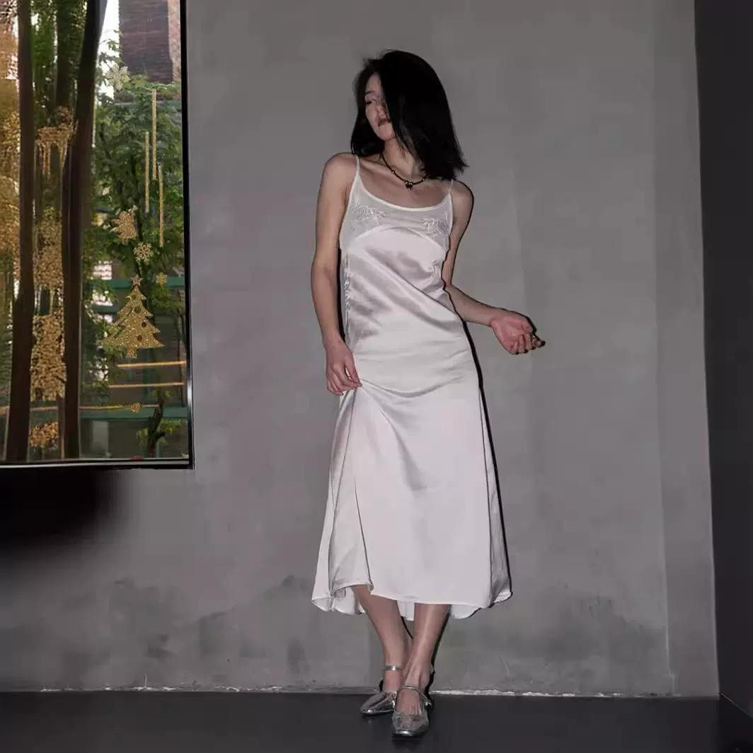 纯欲法式性感网纱拼接缎面蕾丝刺绣吊带连衣裙女白色吊带裙子3256
