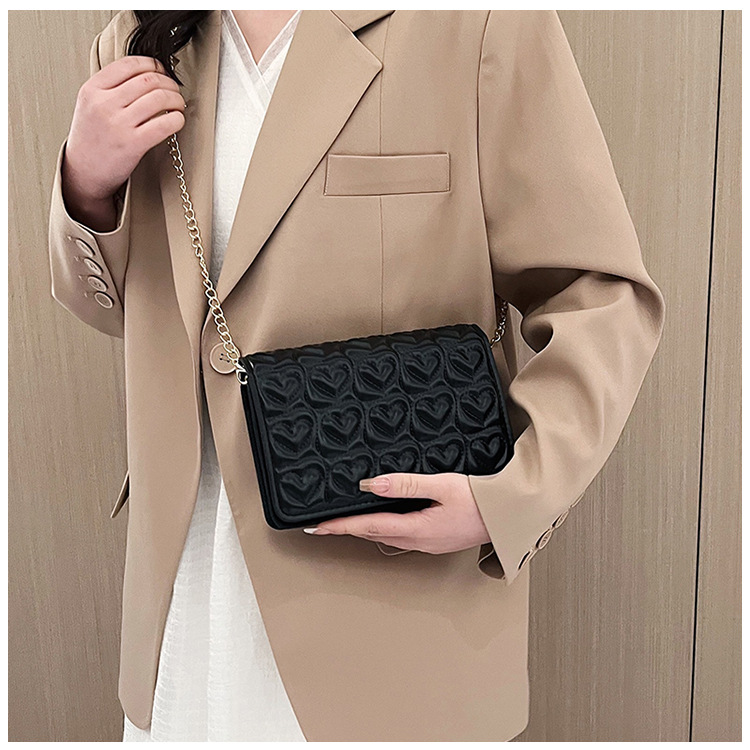 Women's Pu Leather Heart Shape Solid Color Elegant Square Flip Cover Shoulder Bag Crossbody Bag Chain Bag display picture 2