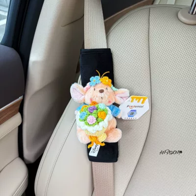 Authentic Baimei Forest Little Bean Sürətlər qutusu və əl tormozu başlıqları - black-velvet-shoulder-pads-wreath-holding-yellow-flowers-authentic-adzuki-bean-flowers-single