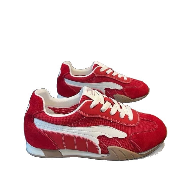 Zapatos de entrenamiento retrógrados de malla para mujeres 2026 verano nuevo transpirable ligero suave con una sola gruesa mostrando pies pequeños zapatos deportivos casuales