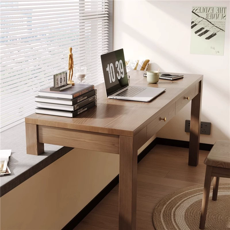 Простой стол с паркером из массива дерева