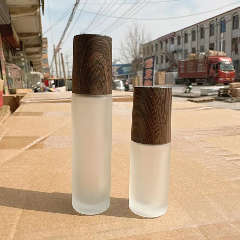 Cubierta de grano de madera botella de rodillo botella de aceite esencial de vidrio esmerilado 5ml10ml cosmético sub-embalaje botella de cuentas pequeña botella de muestra al por mayor