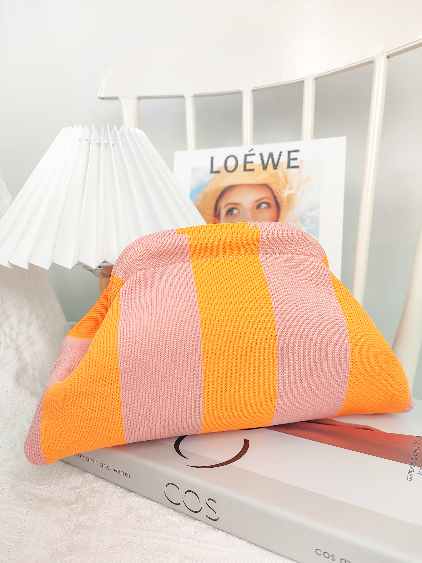 작은 사이즈의 핫핑크 오렌지색