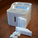 Panasonic Pet Smart Water Dispenser совместим с элементом фильтра Active Carbon Filter.