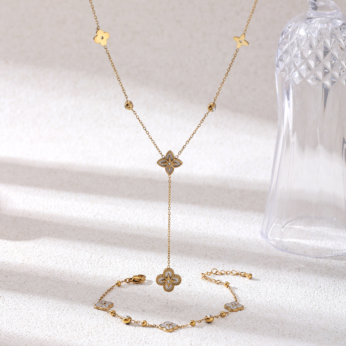 Collar de acero inoxidable de lujo ligero y nicho de moda estrella flor personalidad cadena de clavícula joyería de venta caliente transfronteriza