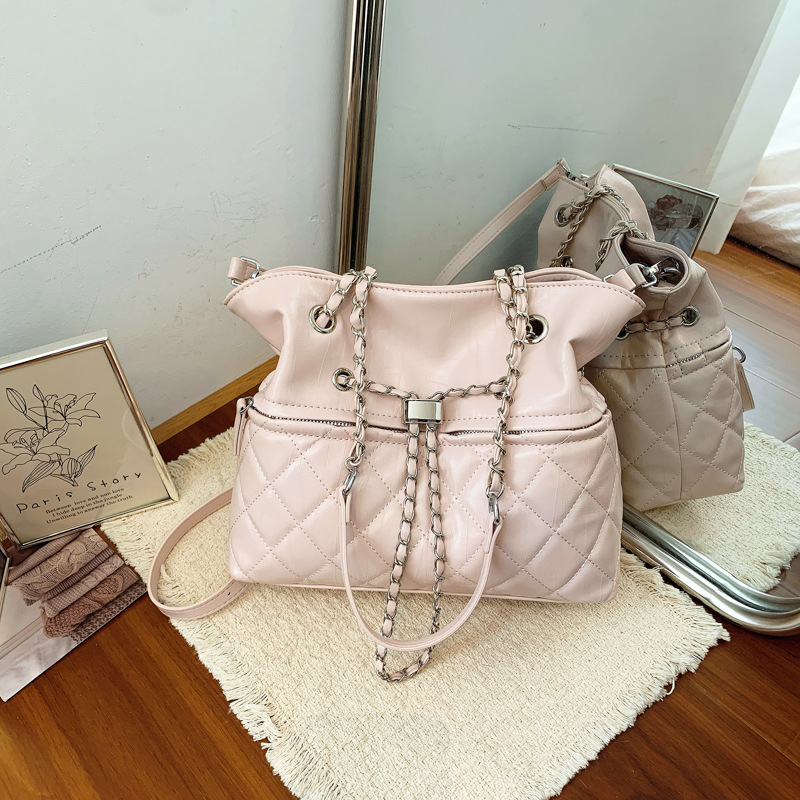 Small Chanel-style diamond-pattern chain bucket bag for women, autumn Korean-style, lightweight luxury, simple and elegant, versatile shoulder bag