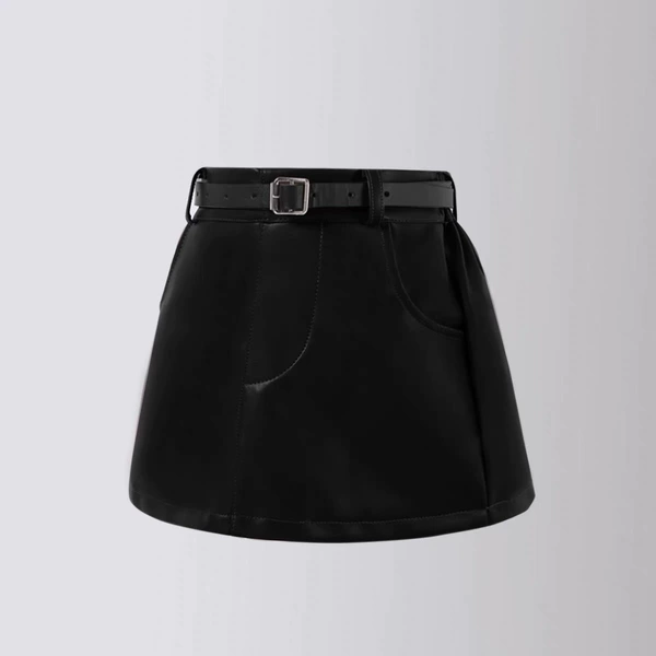 Black skirt, belt, hip-accented