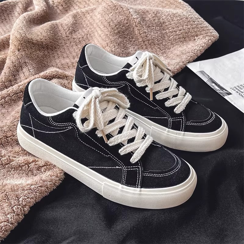 2026 nuevos zapatos de lona de pareja primavera universal para hombres y mujeres estudiantes coreanos zapatos de skate de altura baja zapatos casuales de moda plana