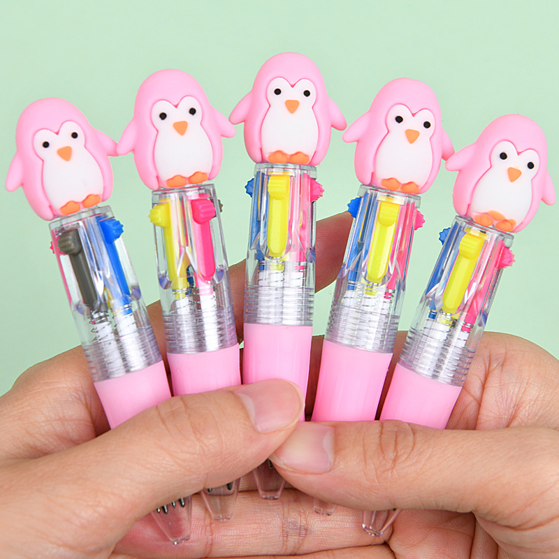 Caricatura de pingüinos lindos mini bolígrafo de cuatro colores multicolor en uno bolígrafo de cuentas de mano de color para estudiantes premios papelería al por mayor