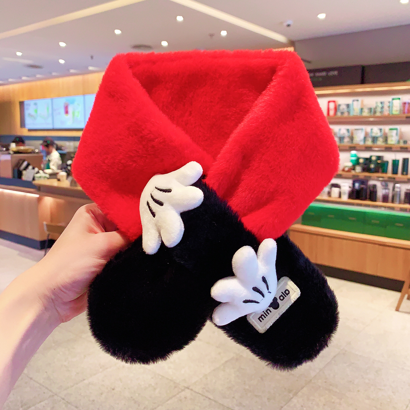 빨간색 만화 캐릭터 머플러