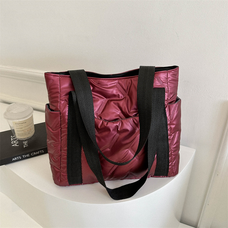 Bolsa de textura de alta calidad para mujeres nueva moda de gran capacidad otoño invierno perlada ropa de algodón bolso de hombro bolso de pluma de viaje