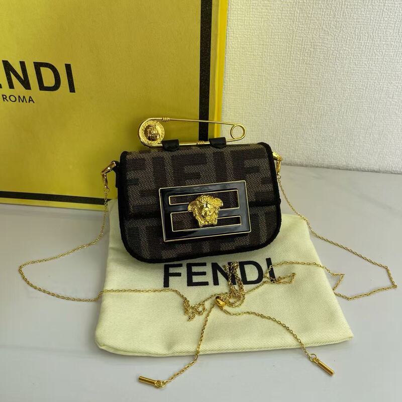 Crocodile-patterned bag, simple shoulder bag, women's crossbody bag, niche casual small square bag, trendy handbag Crocodile-patterned bag, simple shoulder bag, women's crossbody bag, niche casual small square bag, trendy handbag