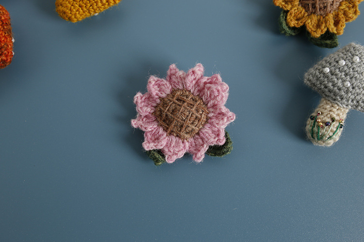 10g Weight Brooches Classification Casual, Daily Occasion Cashmere Material Flower Pattern Autumn&Winter Season Women's Gender Knitting Design Cartoon Style Cartoon Pin Flower Cashmere Knitting Women's Brooches 3