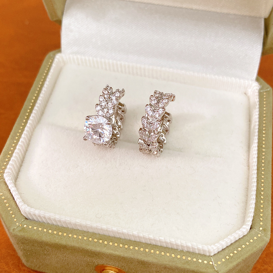 Zircon orejas redondas de espigas de trigo mujeres sin agujeros de orejas de aire frío temperamento personalidad pendientes ligeros de lujo alta sensación de auriculares al por mayor