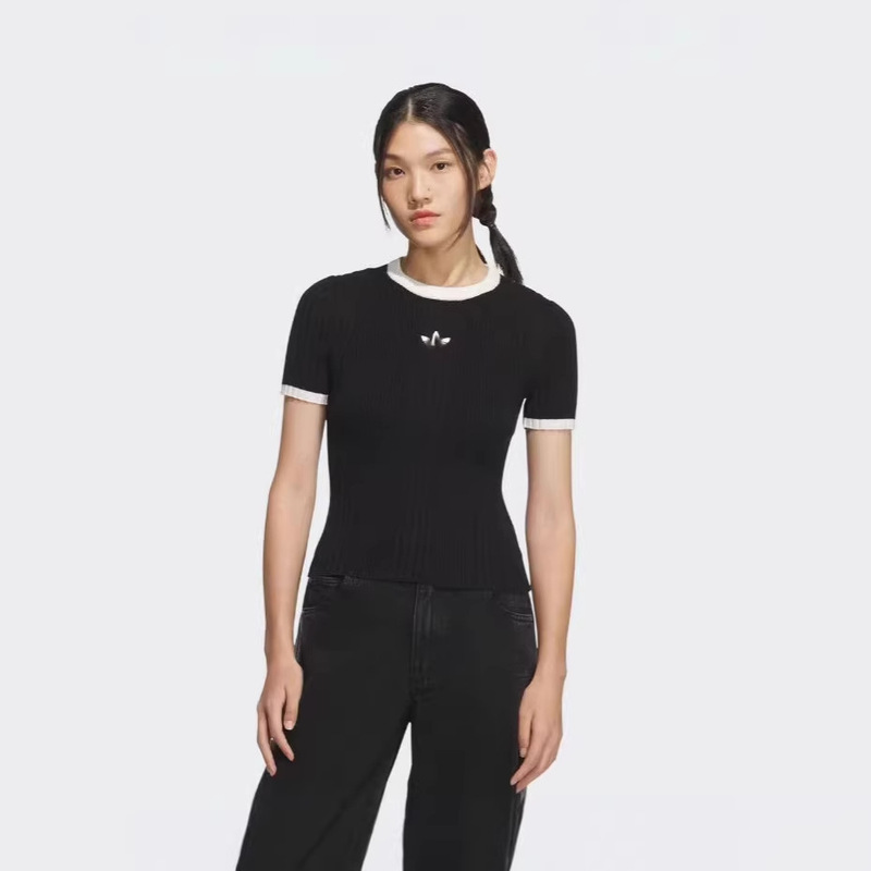 New Clover Embroidered Knit Sweater with Short Sleeves, Early Spring Black and White Color-Blocking, Basic Embroidery, Versatile and Casual