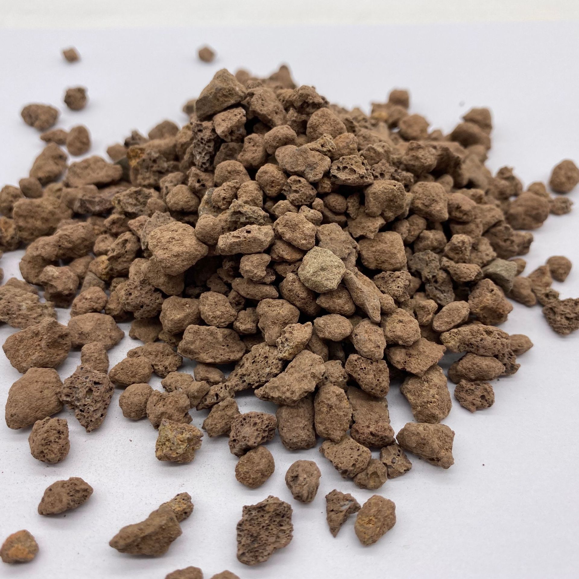 曝气生物滤池火山岩滤料 水族培菌挂膜火山岩生物滤料 造景火山石