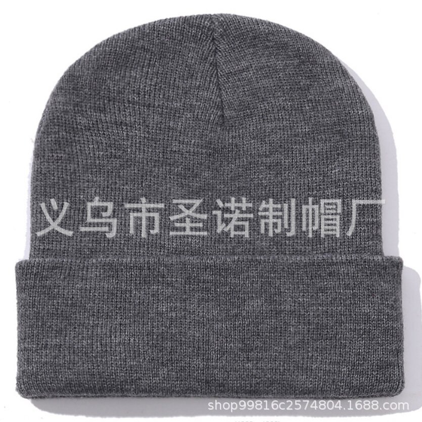 Bordado todo el tablero de luz de color sólido acrílico sombrero de punto europeo y americano otoño e invierno cálido sombrero de lana gorro para hombres y mujeres