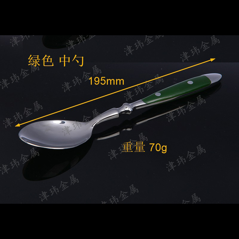 녹색 중간 숟가락